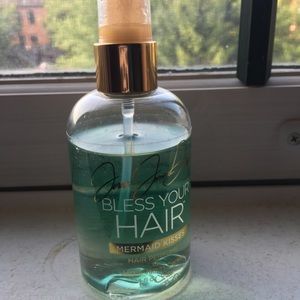 Kittenish mermaid kisses